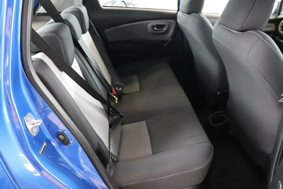 2017-toyota-yaris-15-vvt-i-icon-navi-hybrid-big-22
