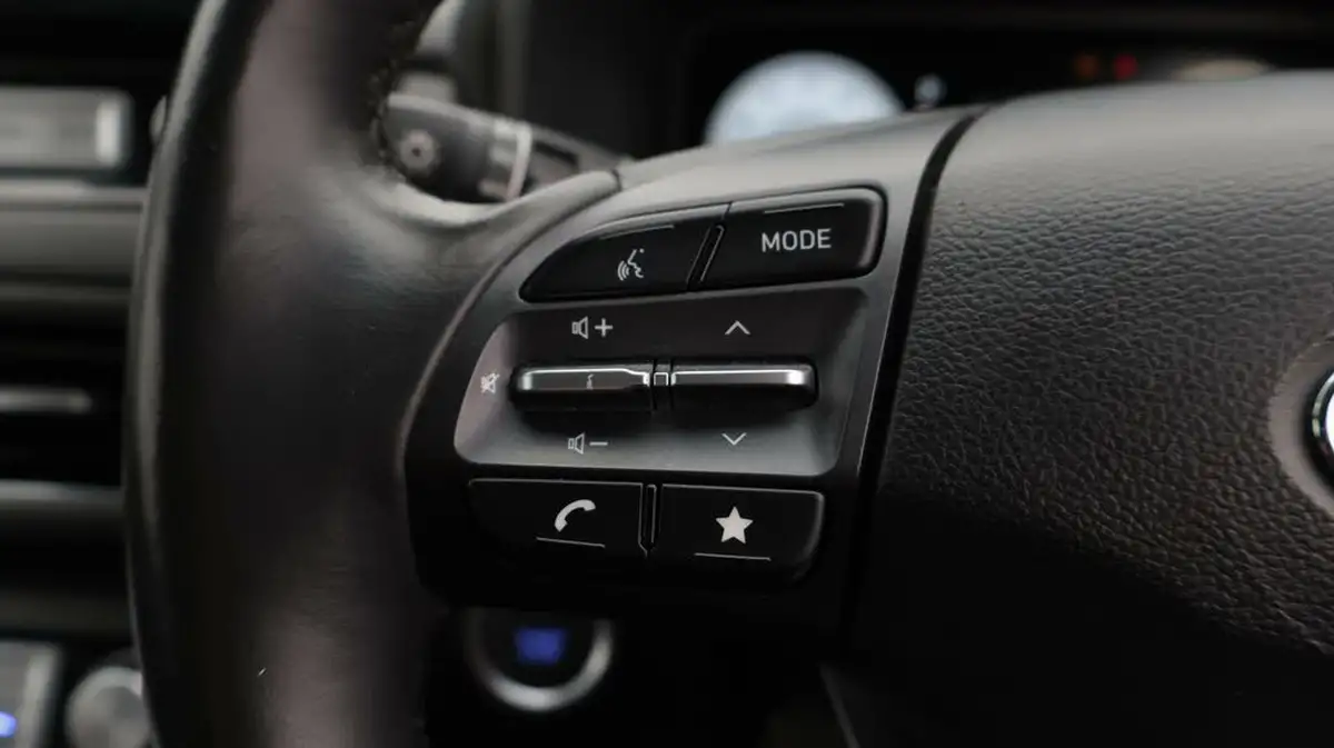 2022-hyundai-kona-e-premium-204ps-64kwh-7kw-obc-big-24