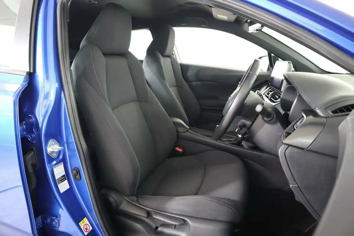 2017-toyota-c-hr-18-vvt-i-icon-big-18