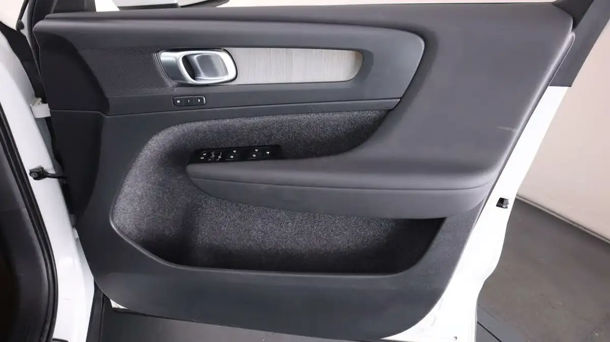 2022-volvo-xc40-20-b4-inscription-awd-big-14