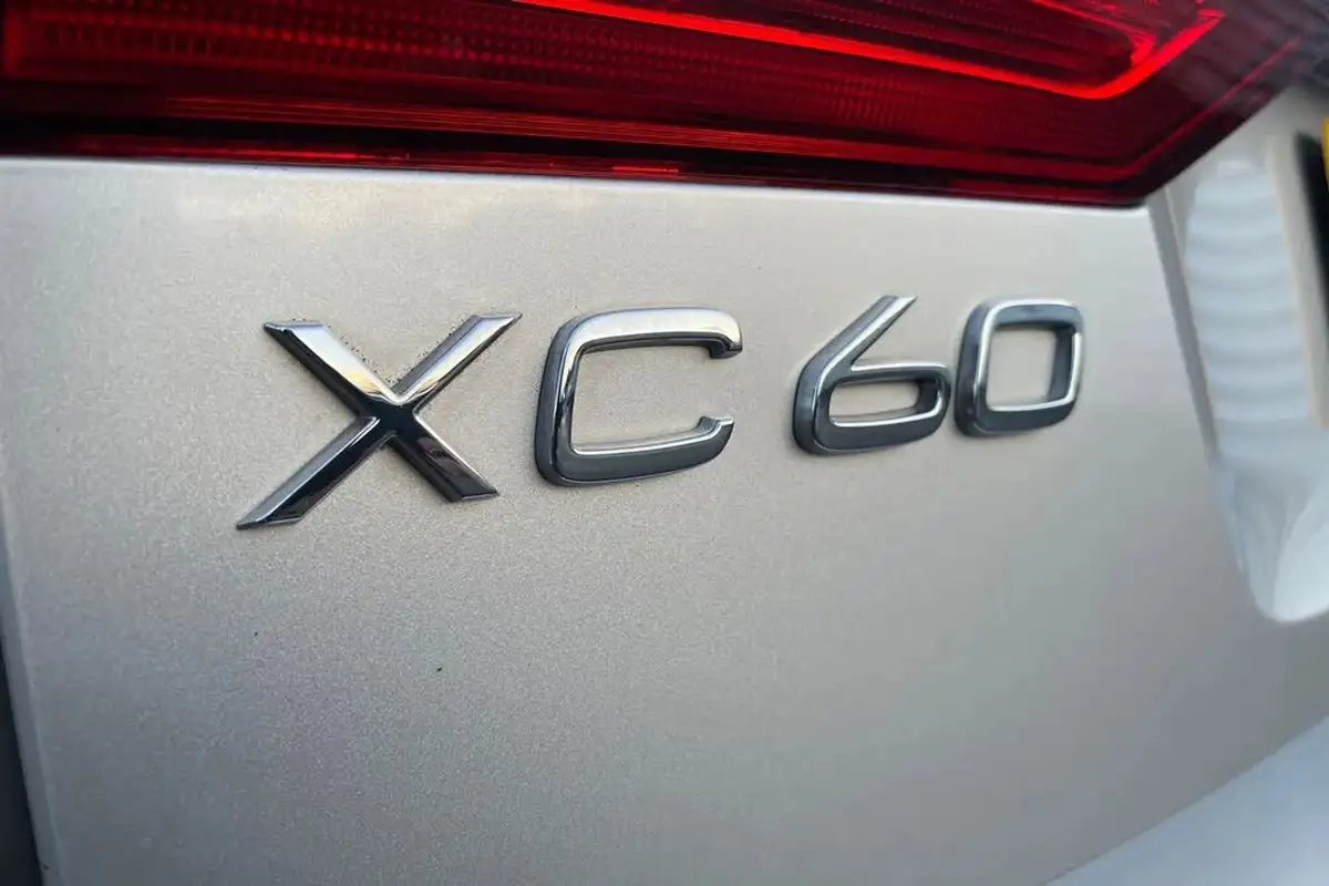 2019-volvo-xc60-20td-b5-r-design-big-36