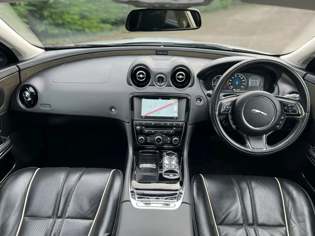 2017-jaguar-xj-series-30td-xj-premium-luxury-lwb-big-41