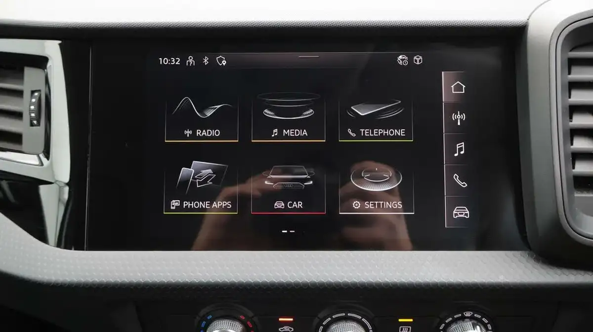 2022-audi-a1-10-30-tfsi-technik-big-11