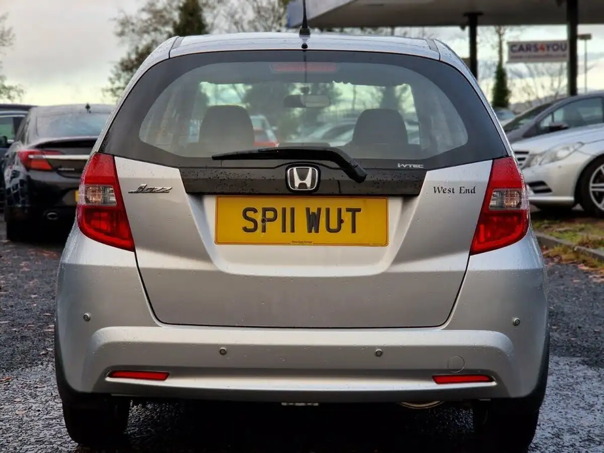 2011-honda-jazz-14-es-cvt-big-4