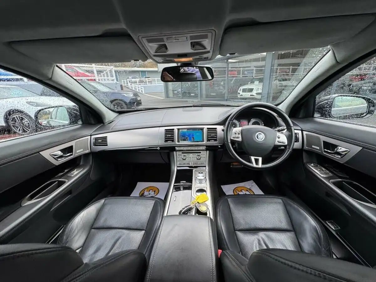 2011-jaguar-xf-30td-s-portfolio-big-13