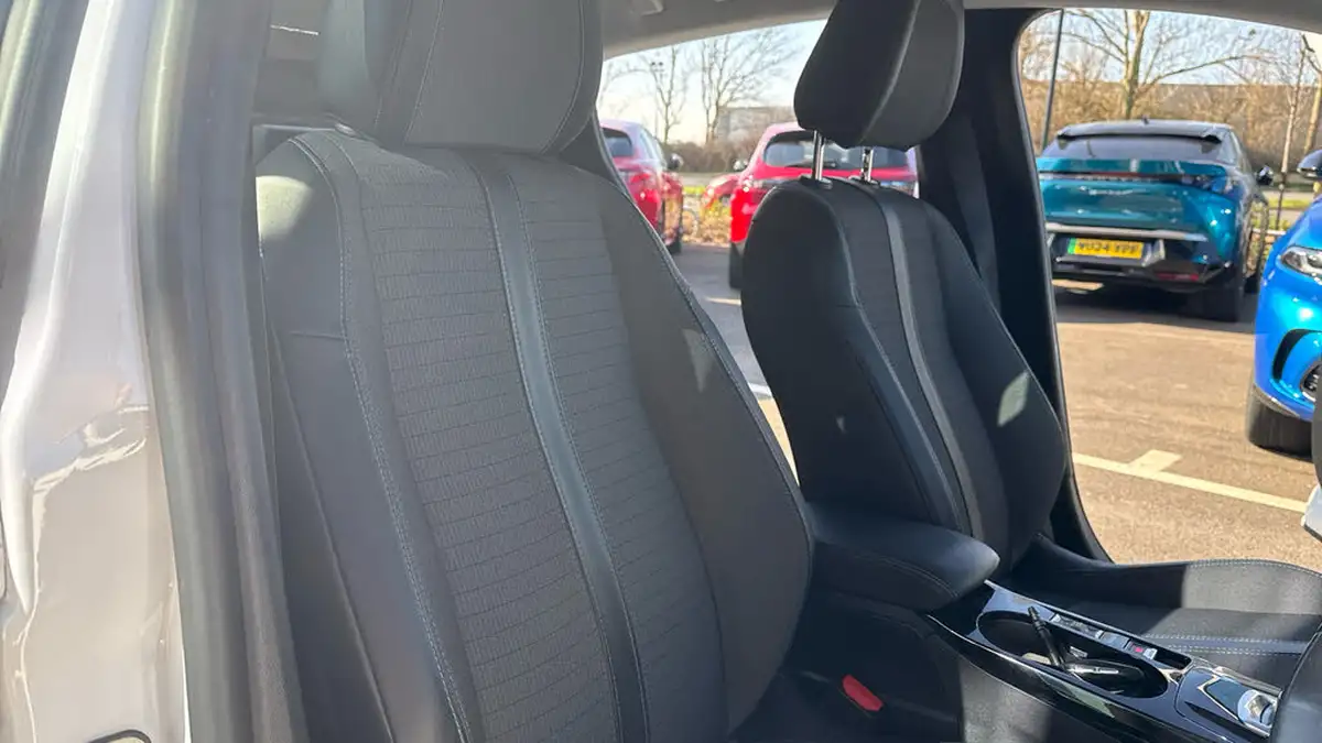 2020-peugeot-208-12-puretech-allure-100bhp-eat8-big-41