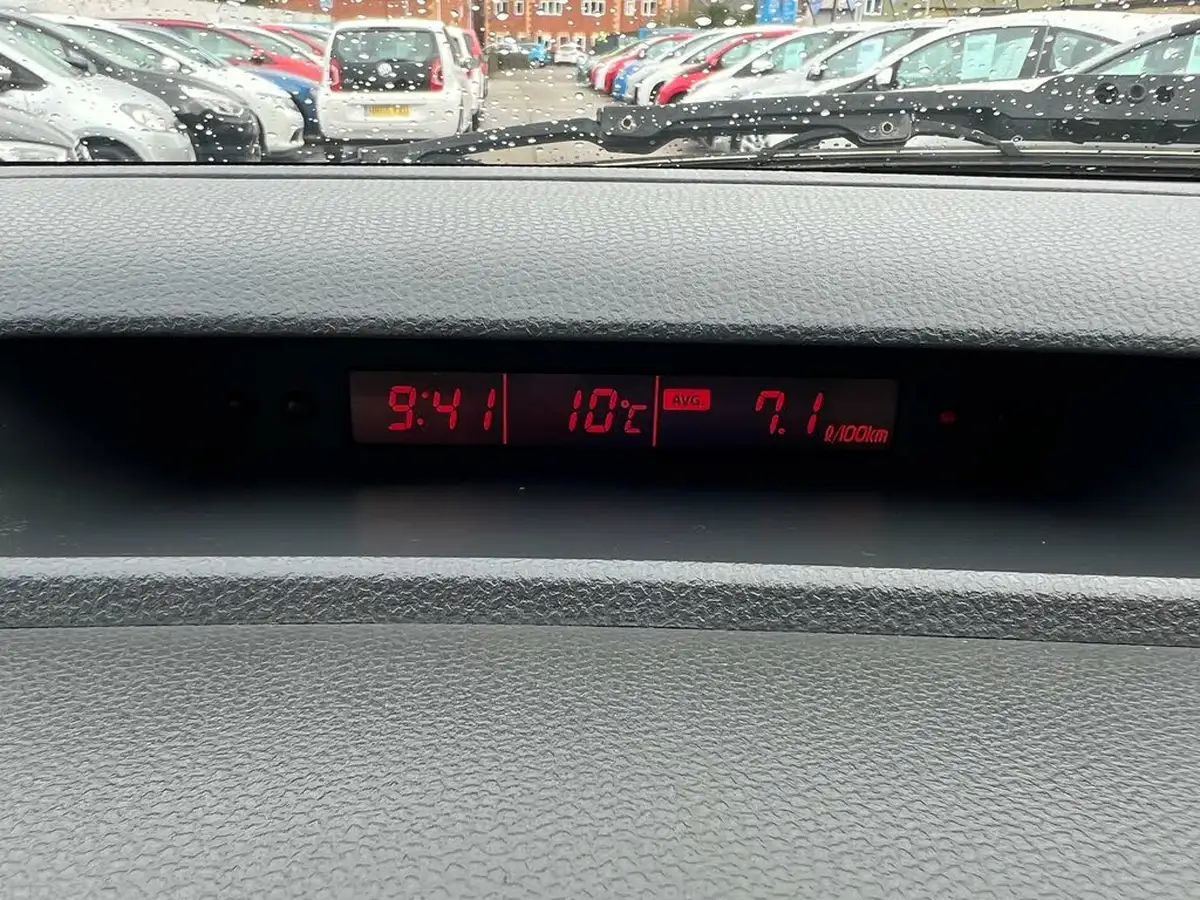 2009-suzuki-swift-13-gl-5d-big-41