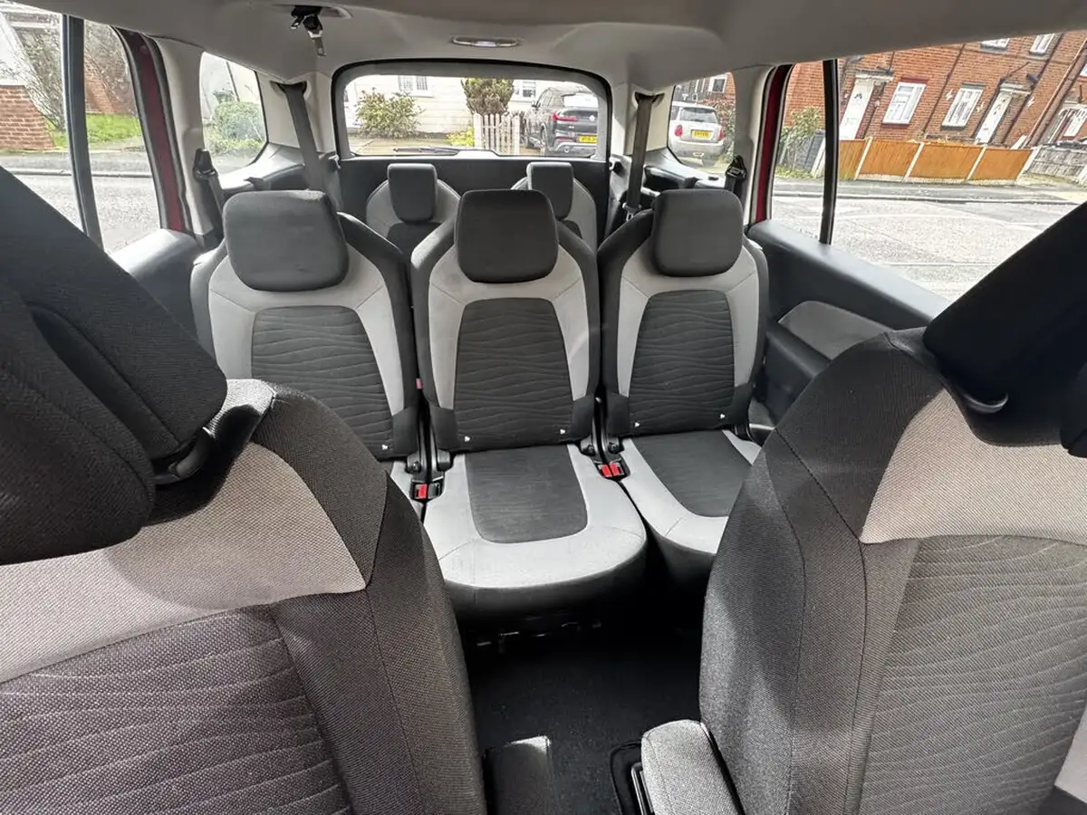 2016-citroen-grand-c4-picasso-16bluehdi-exclusive-big-22