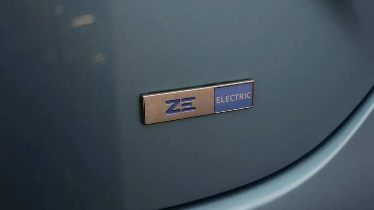 2021-renault-zoe-e-gt-line-big-20