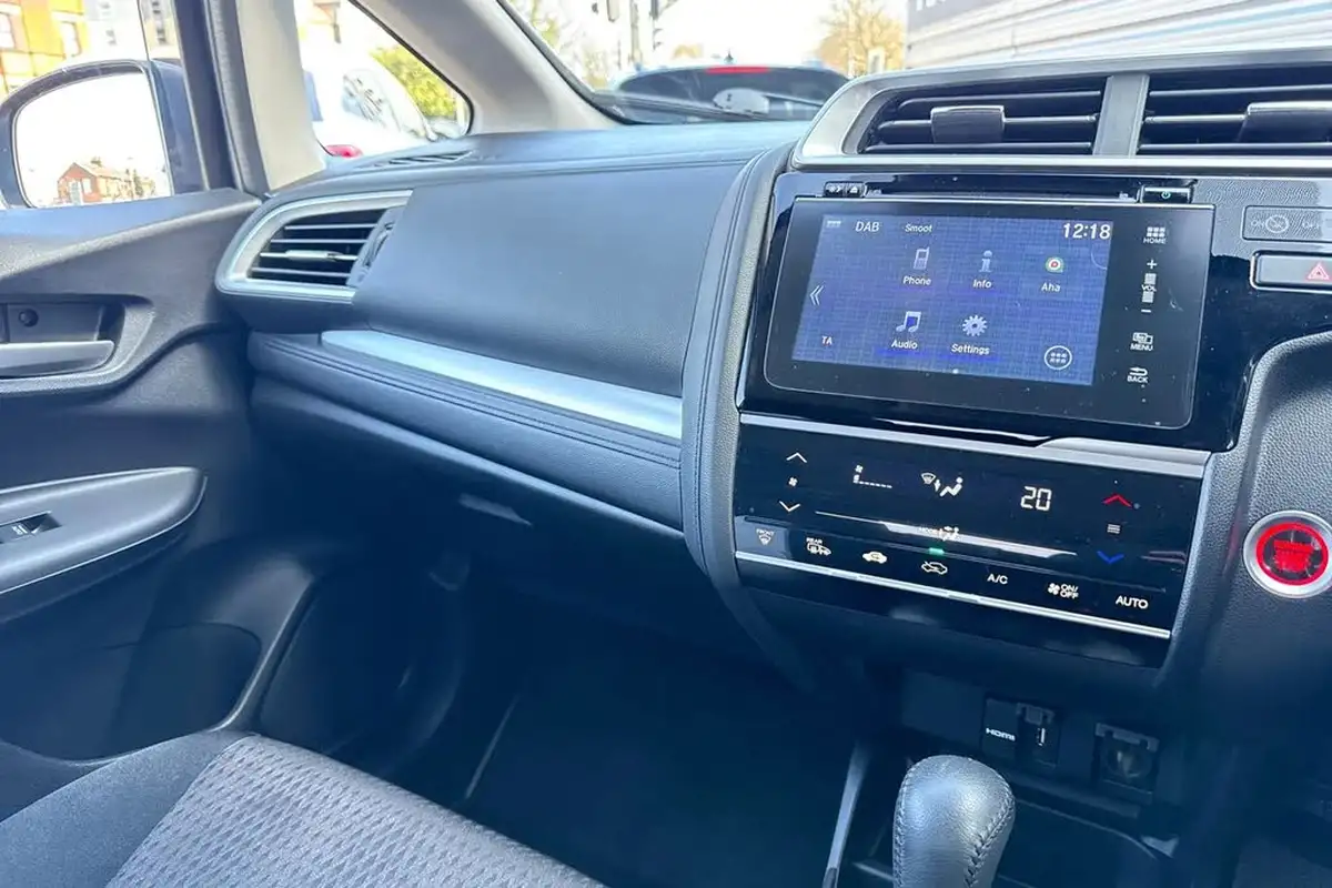 2019-honda-jazz-13-i-vtec-ex-cvt-big-33