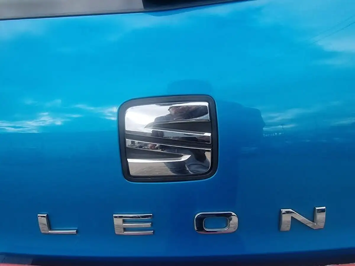 2014-seat-leon-16tdi-se-tech-pack-110ps-ss-ecomotive-sports-tourer-5d-big-39