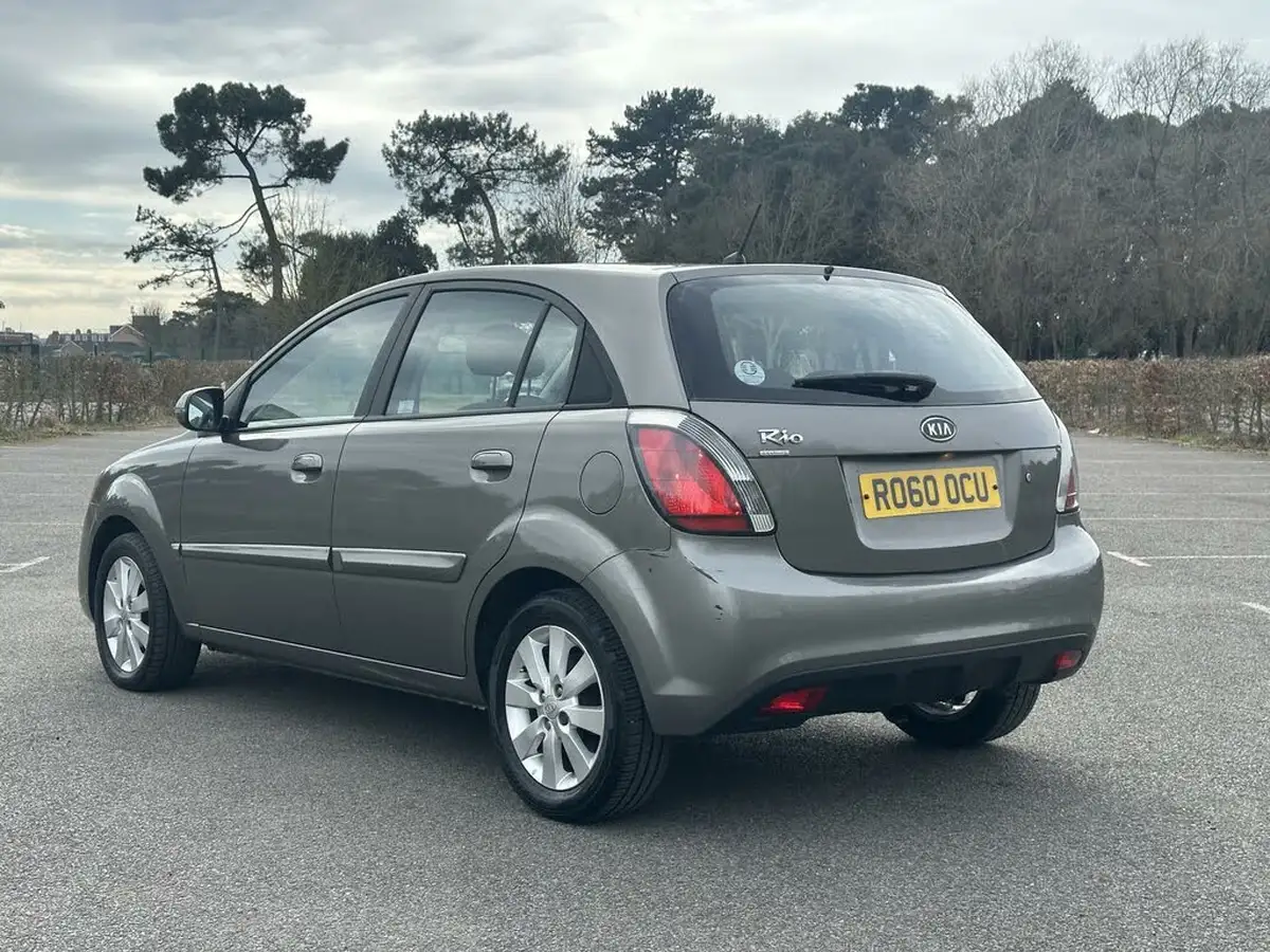2010-kia-rio-14-graphite-big-4