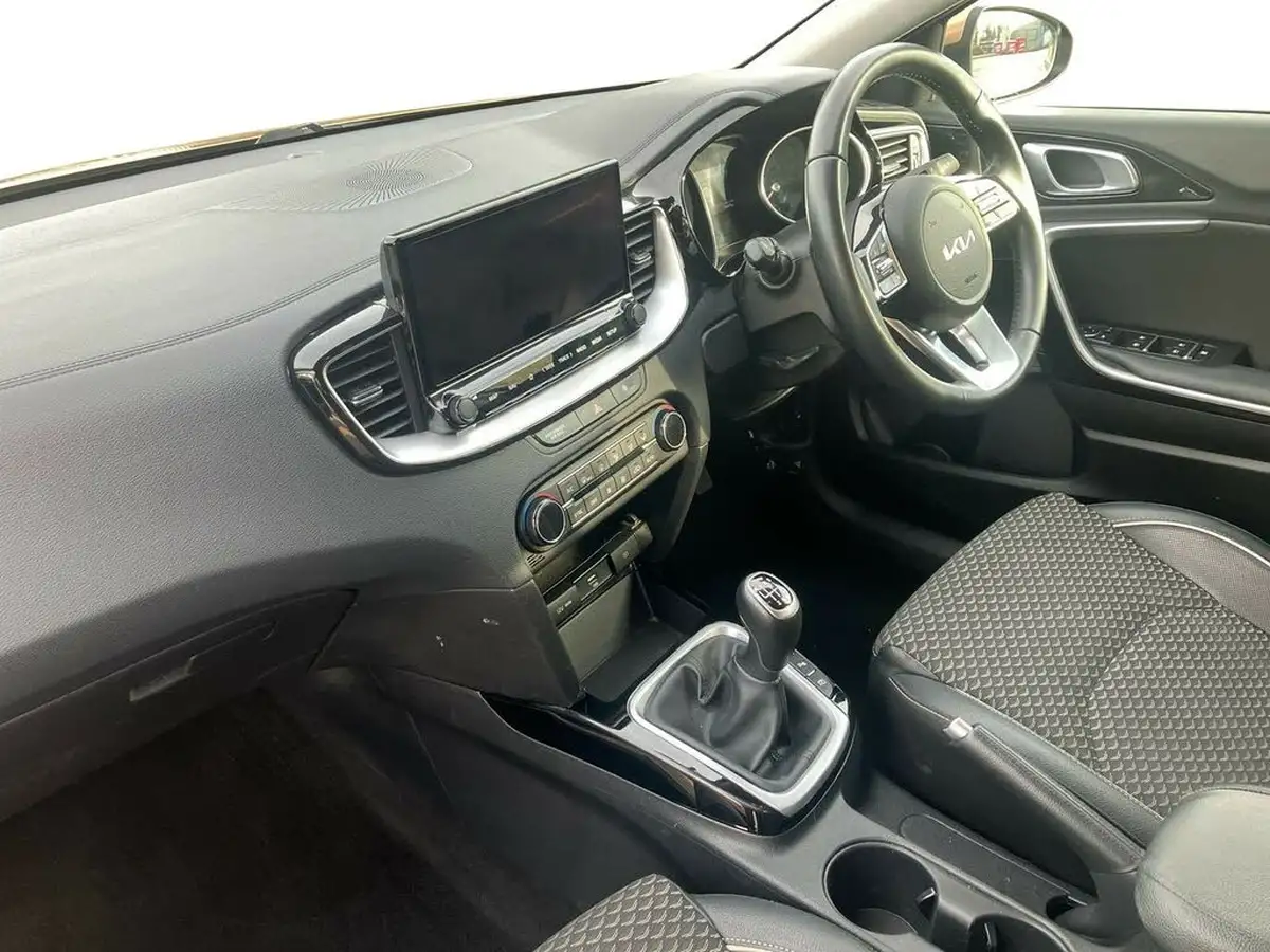 2022-kia-ceed-15-t-gdi-3-sportswagon-big-6