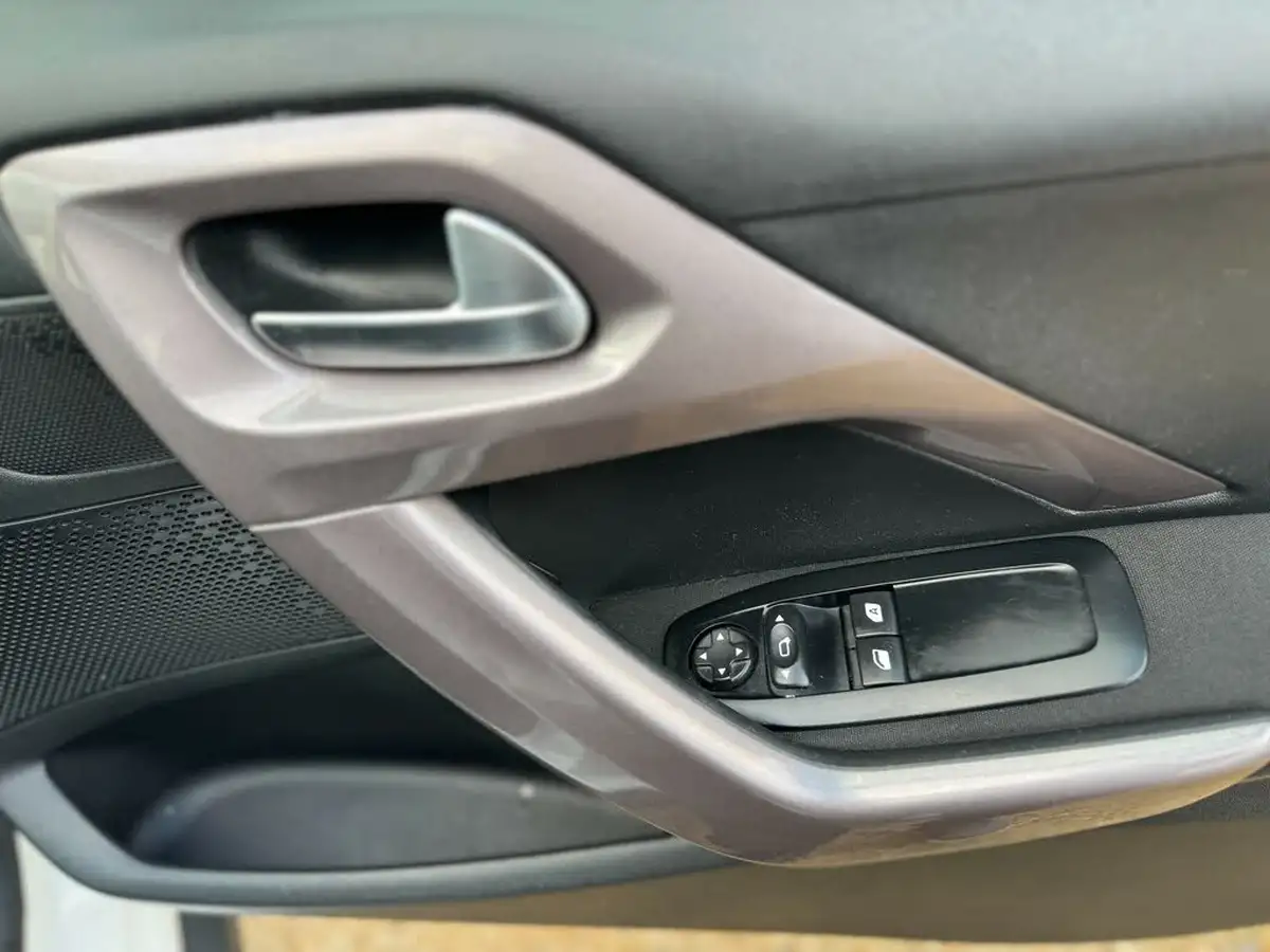 2013-peugeot-2008-crossover-12-active-big-24