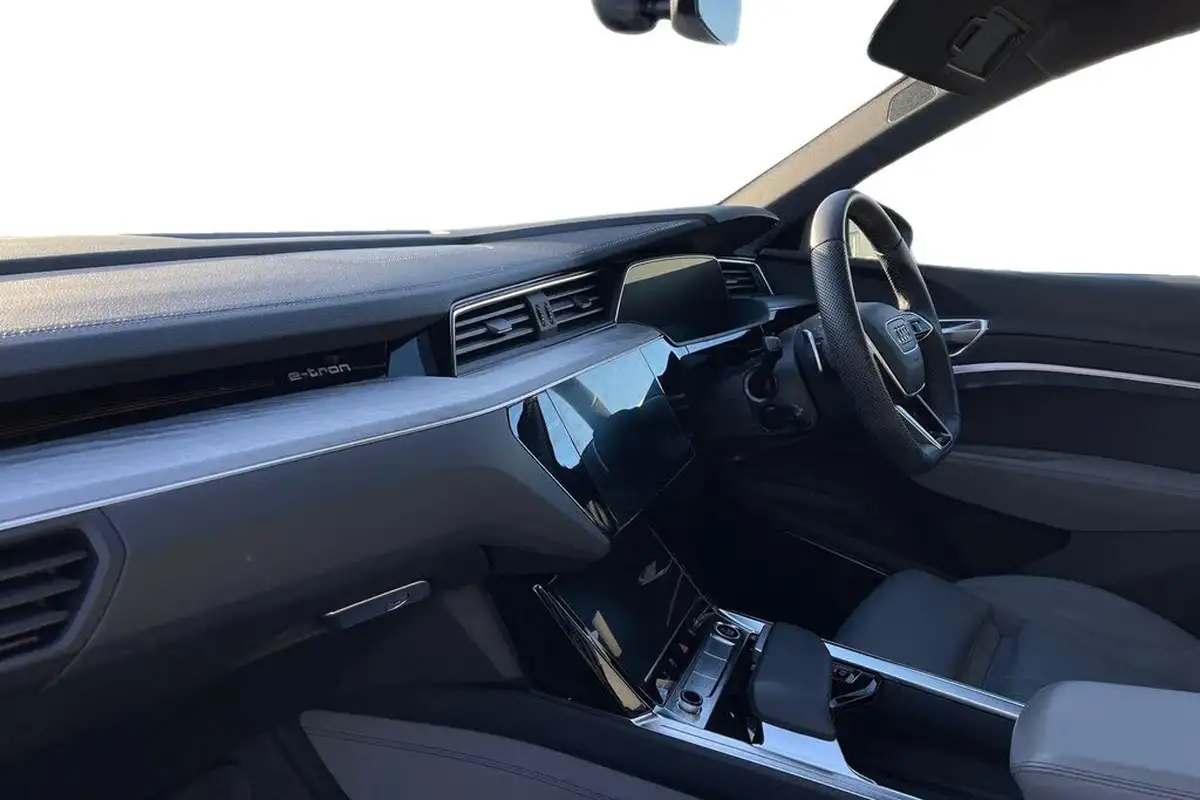 2022-audi-e-tron-50e-s-line-sportback-big-14