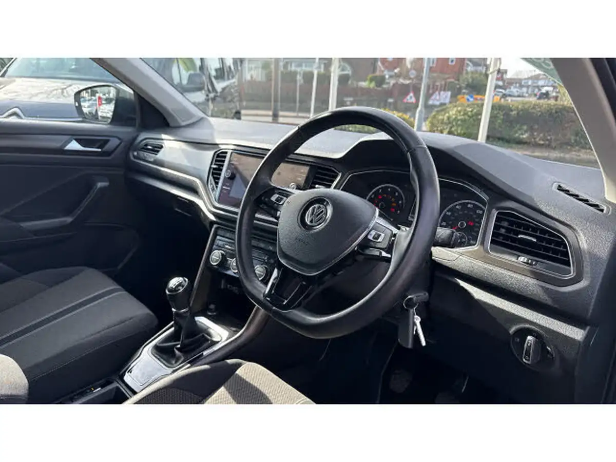 2020-volkswagen-t-roc-15-tsi-se-big-10