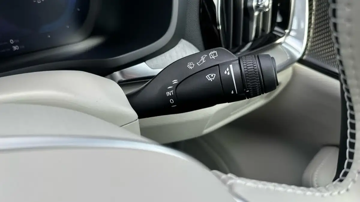 2025-volvo-v60-20-t8-ultra-big-37