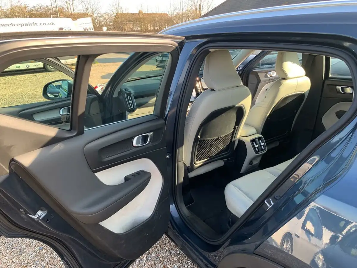 2018-volvo-xc40-20td-d4-inscription-big-38
