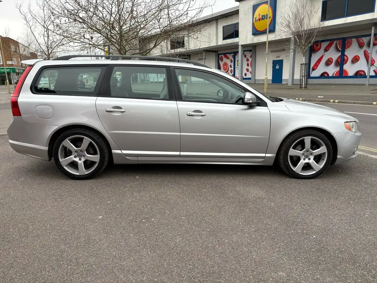 2009-volvo-v70-20td-r-design-se-big-3