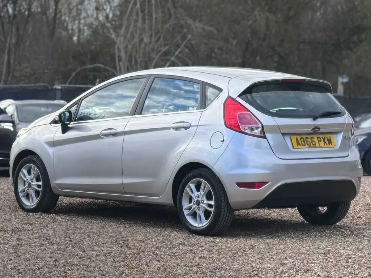 2016-ford-fiesta-125-zetec-5d-big-14