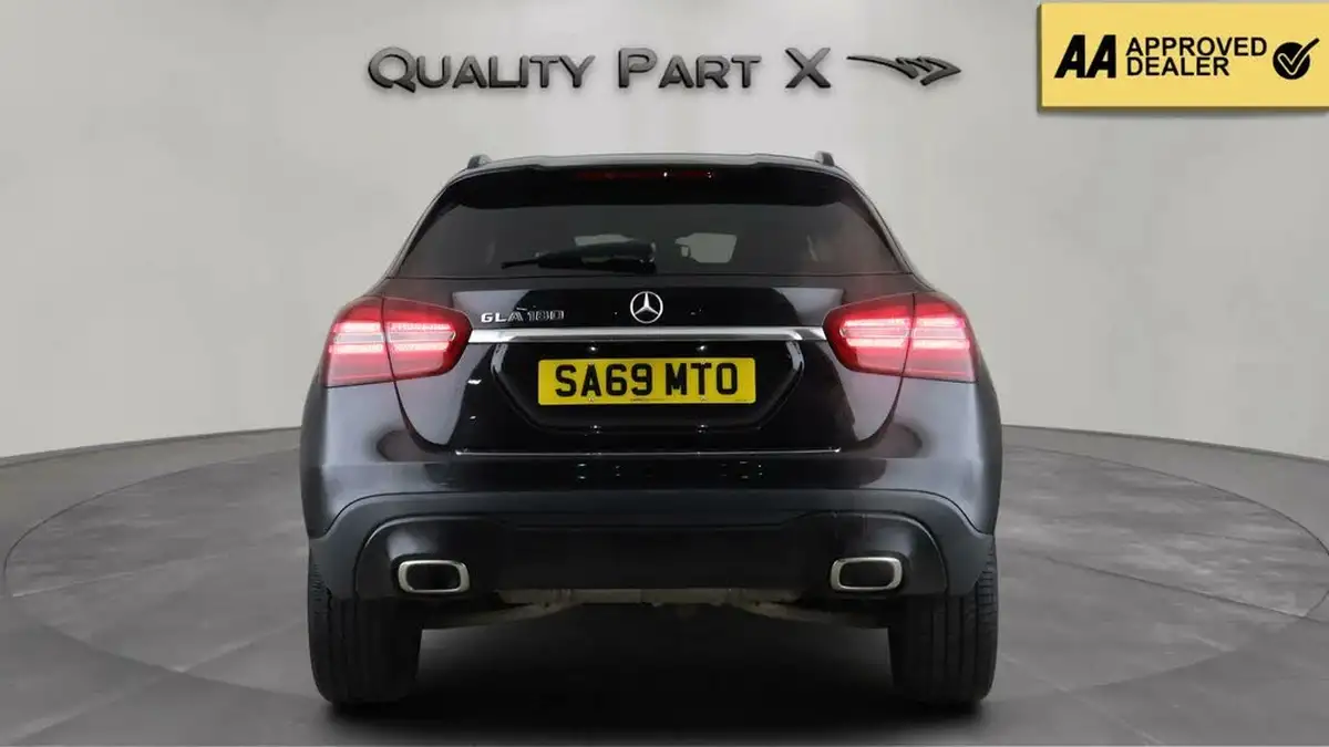 2019-mercedes-benz-gla-class-16-gla-180-urban-edition-big-4
