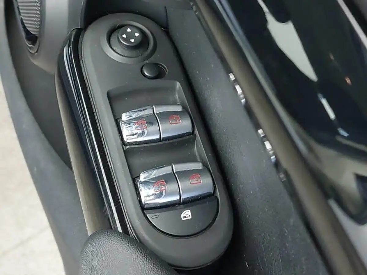 2022-mini-cooper-15-cooper-classic-hatchback-5d-big-17