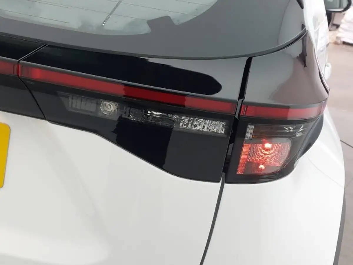 2023-toyota-yaris-cross-15-vvt-i-icon-big-13