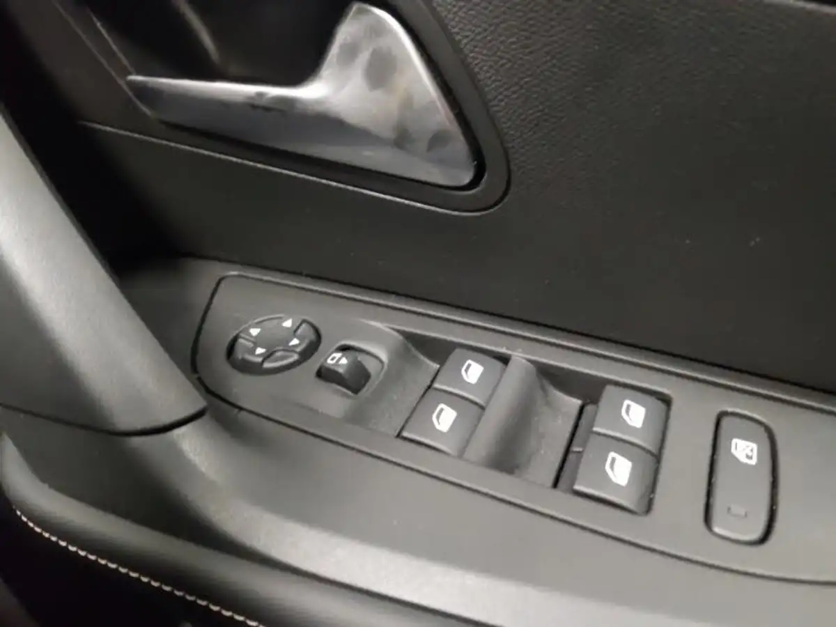 2024-peugeot-2008-suv-12-puretech-allure-130ps-big-11