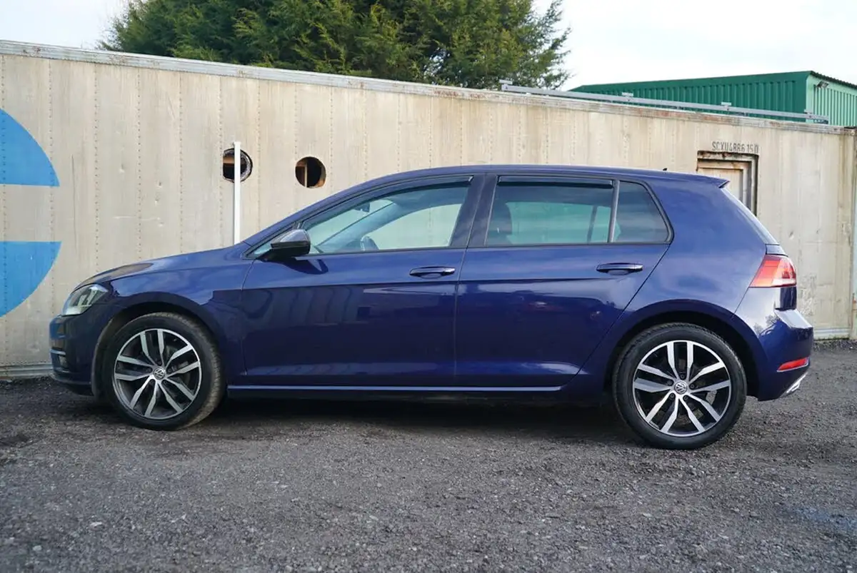 2017-volkswagen-golf-16tdi-gt-ss-hatchback-5d-big-10