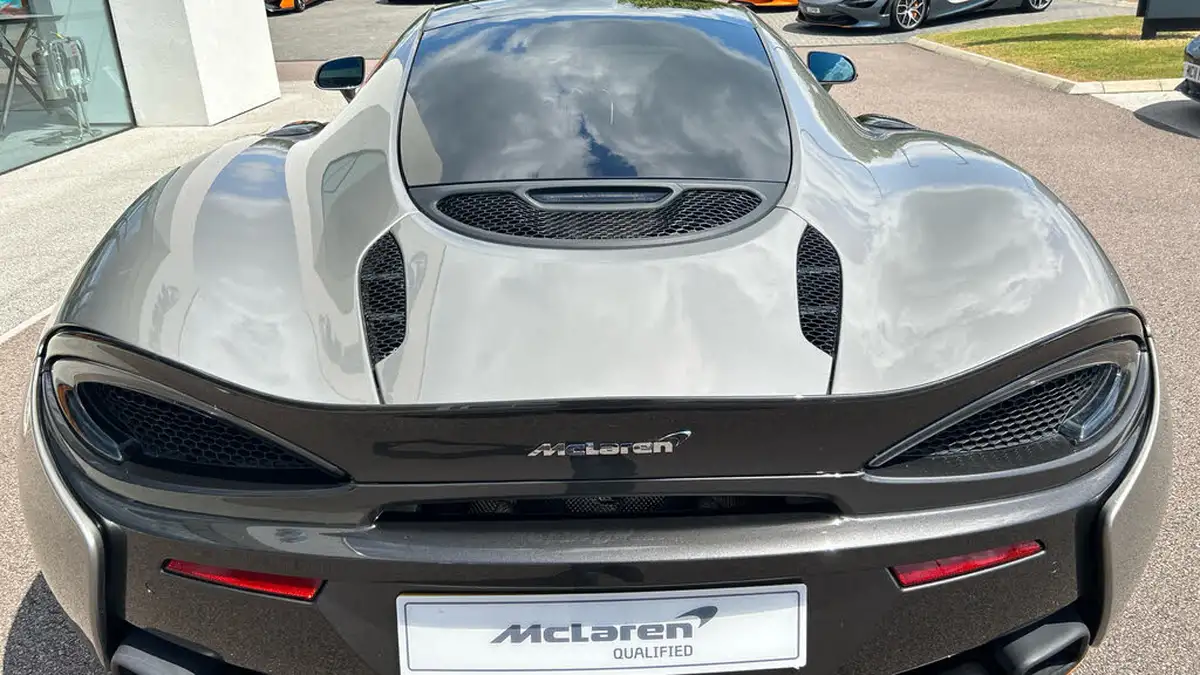 2017-mclaren-570gt-38-big-25