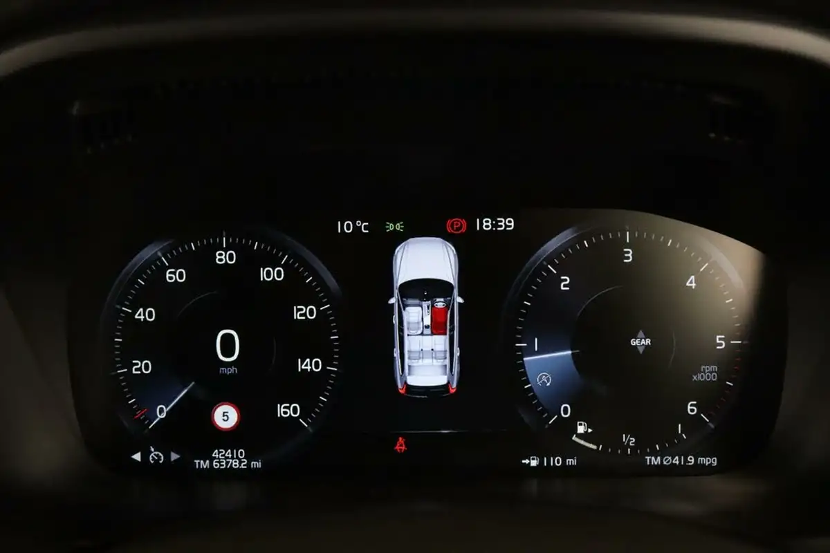 2018-volvo-xc60-20td-d4-momentum-4x4-big-19