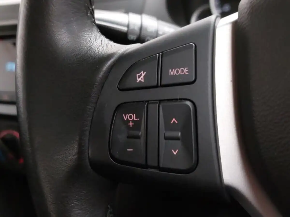 2014-suzuki-swift-12-sz2-93bhp-5d-big-17