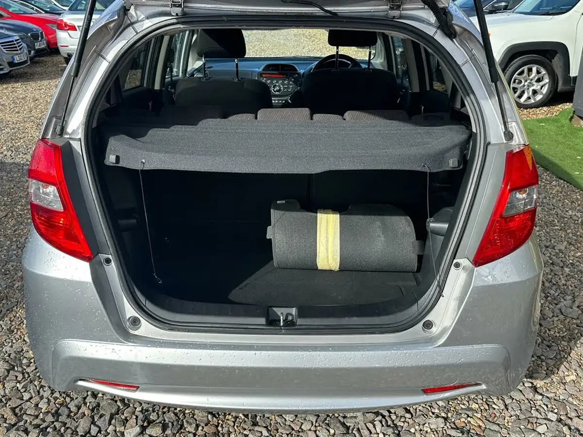 2013-honda-jazz-14-es-plus-big-37