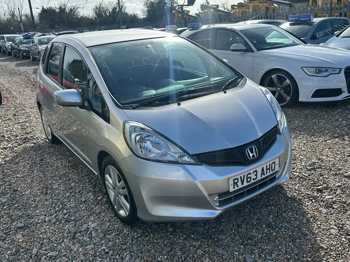 2013-honda-jazz-14-es-plus-big-13