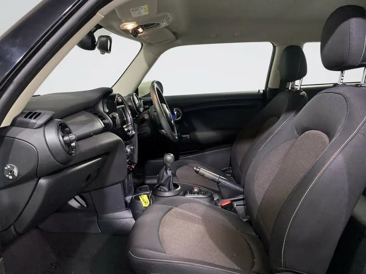 2020-mini-cooper-15-cooper-classic-hatchback-3d-big-11