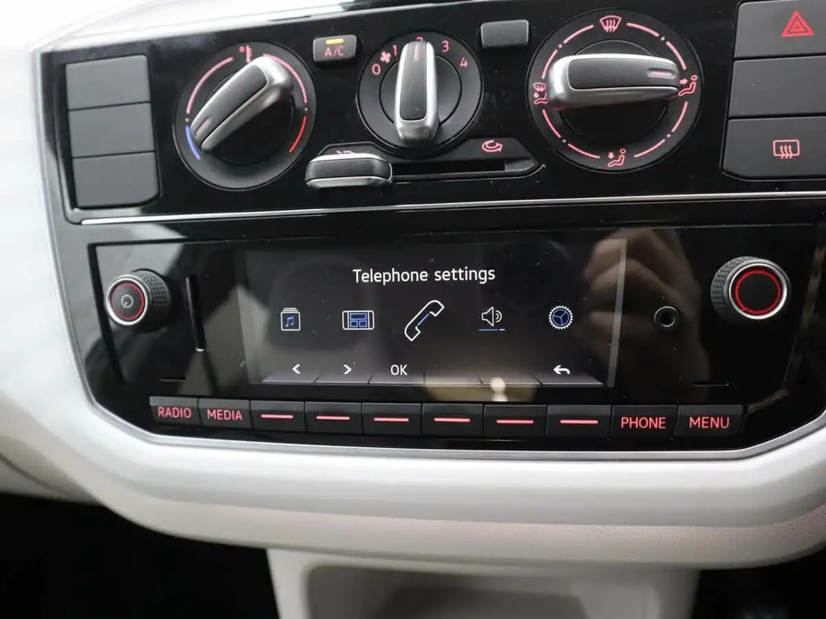 2017-volkswagen-up-10-up-beats-60ps-5d-big-24