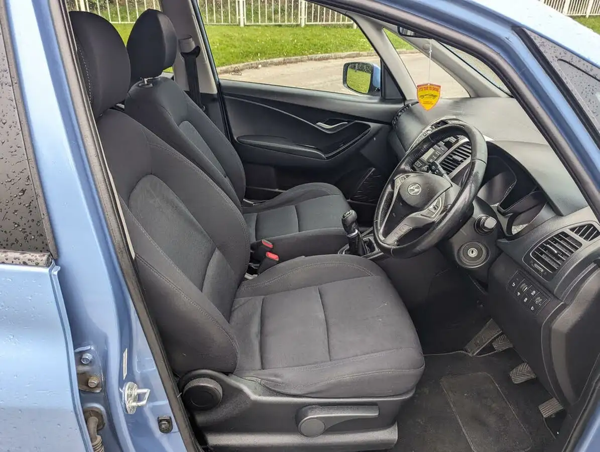 2012-hyundai-ix20-16td-active-big-19