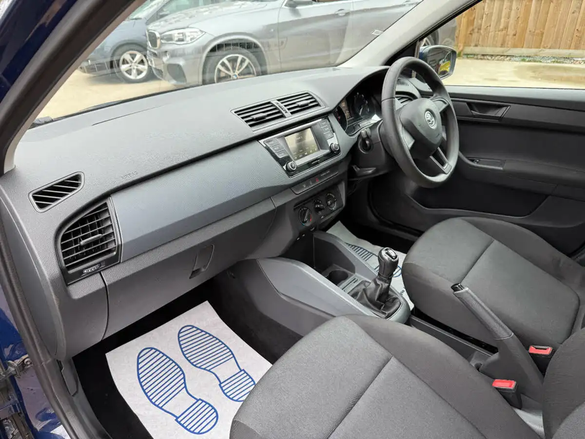 2016-skoda-fabia-10-mpi-s-hatchback-big-63