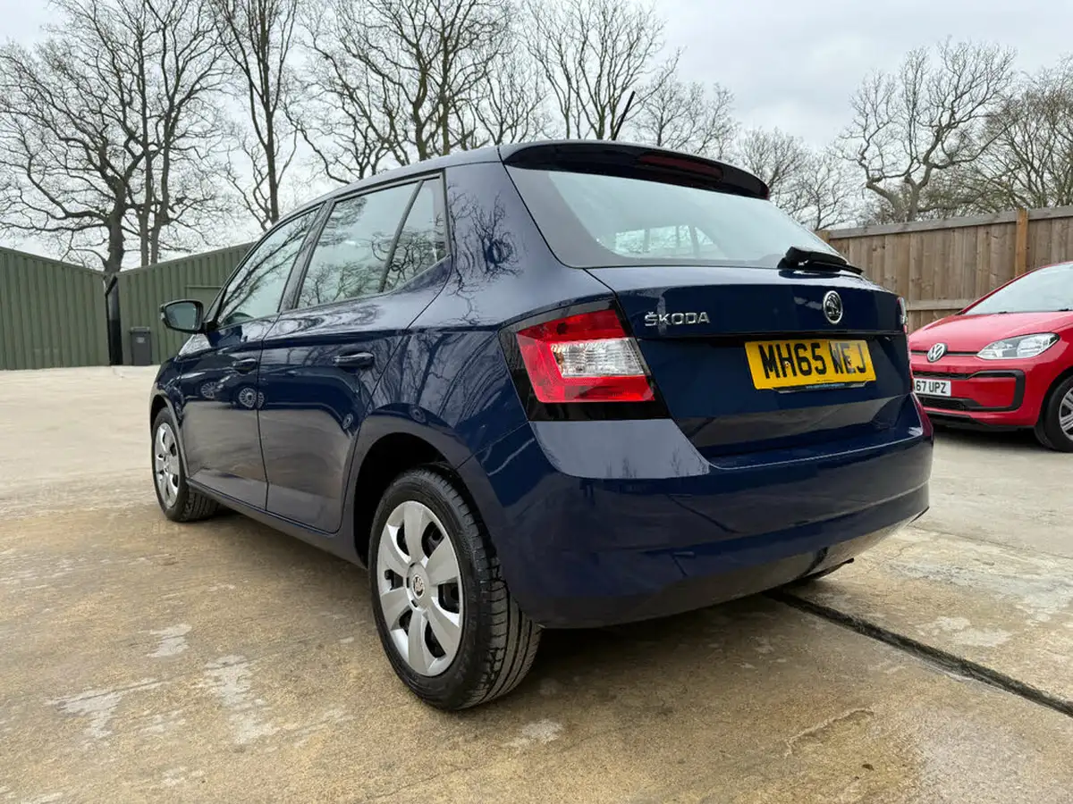 2016-skoda-fabia-10-mpi-s-hatchback-big-11