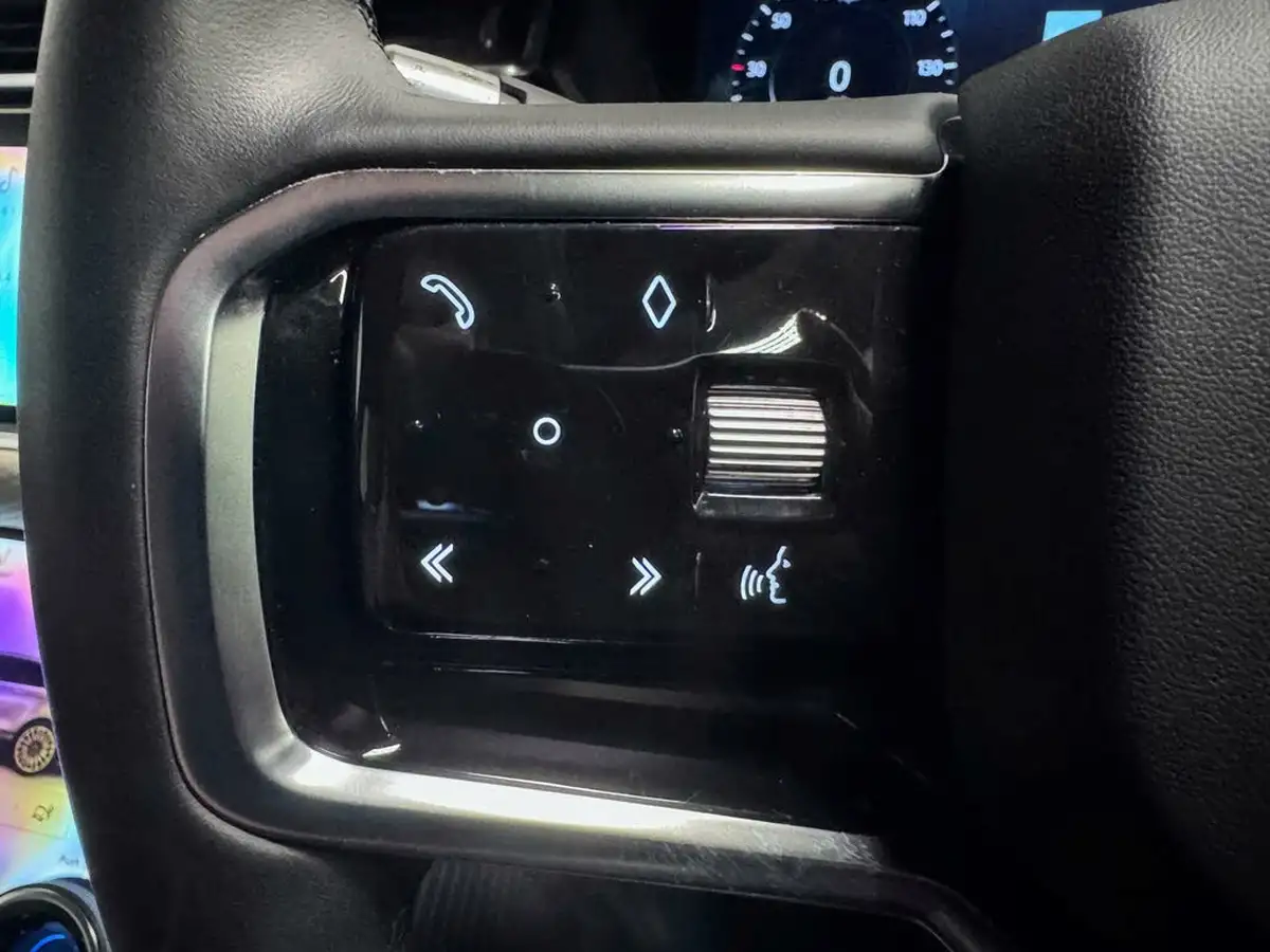 2021-land-rover-range-rover-velar-20-d200-se-big-23