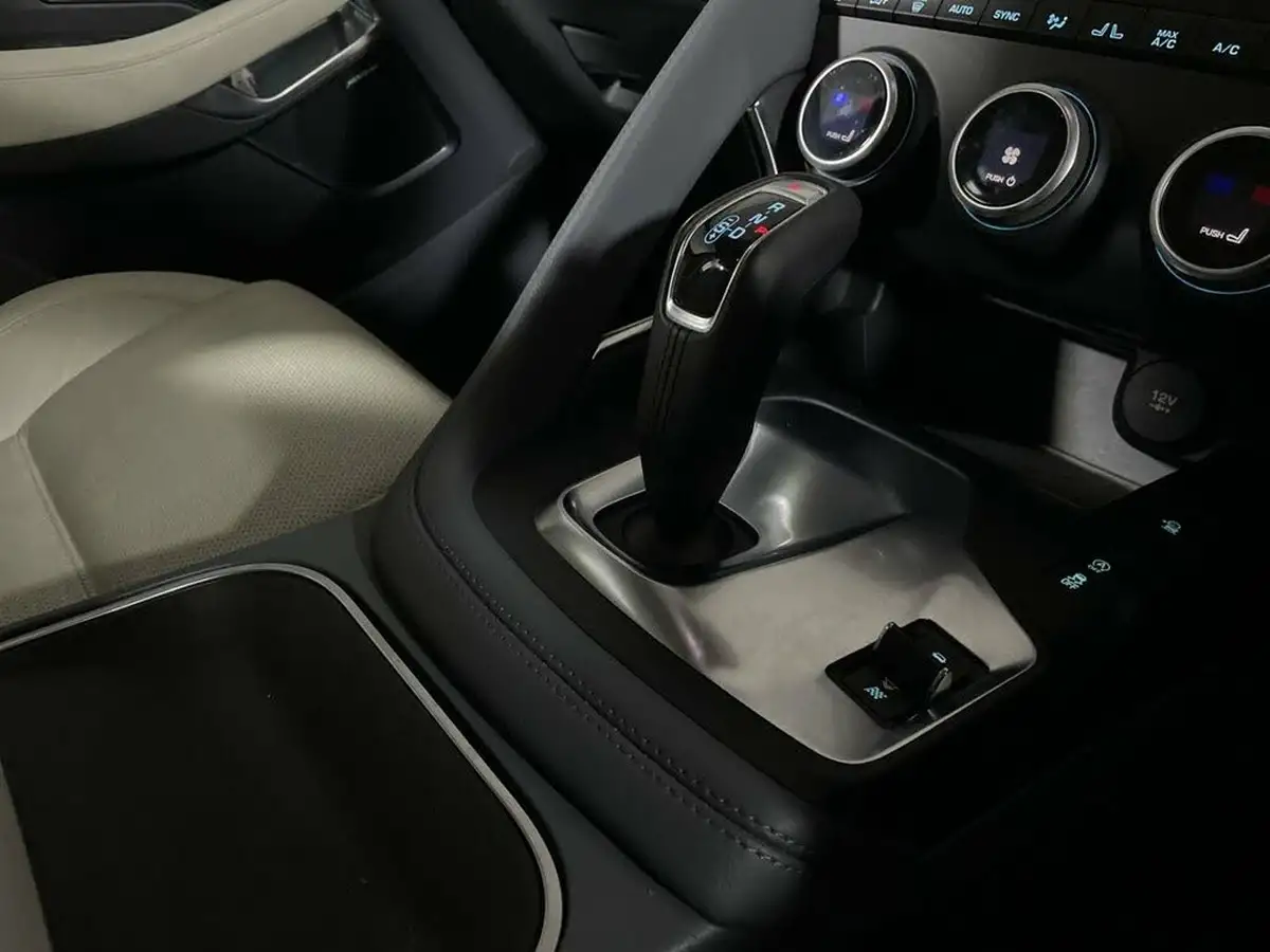 2019-jaguar-e-pace-20-i4-se-249ps-big-24
