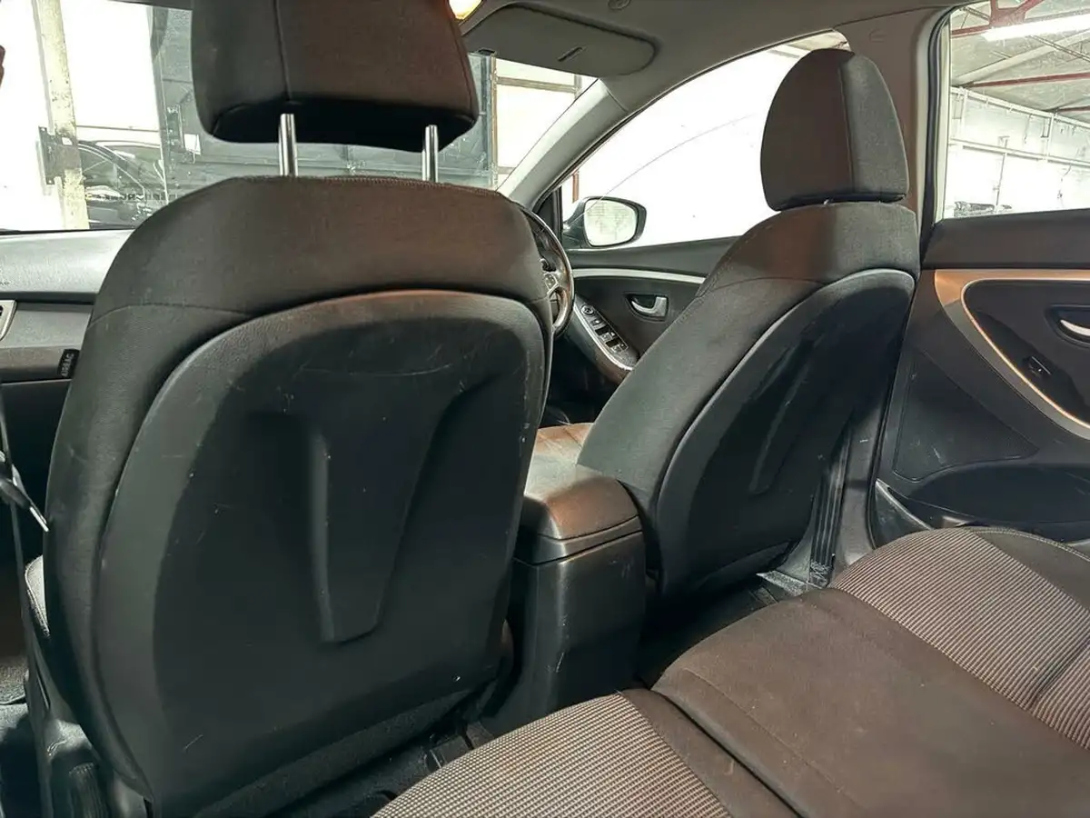 2015-hyundai-i30-14-active-5d-big-40