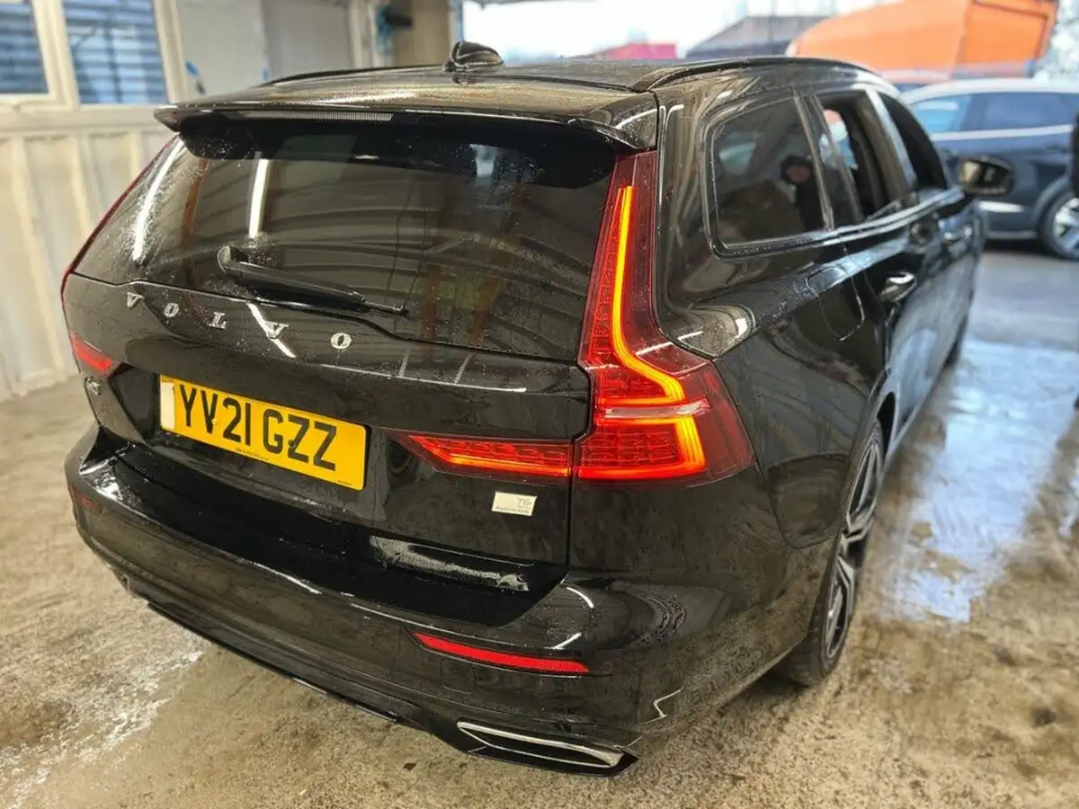 2021-volvo-v60-20-t6-r-design-340bhp-big-11