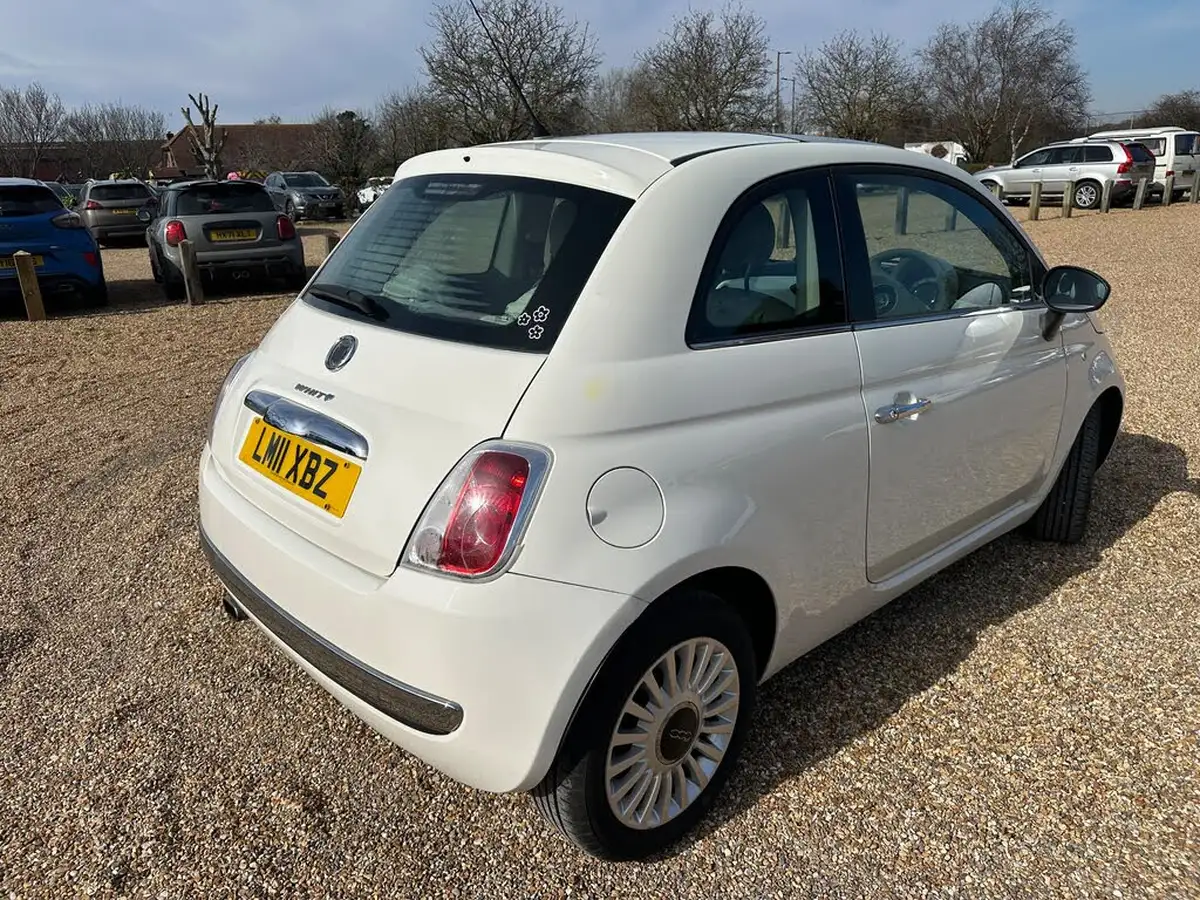 2011-fiat-500-12-lounge-big-2