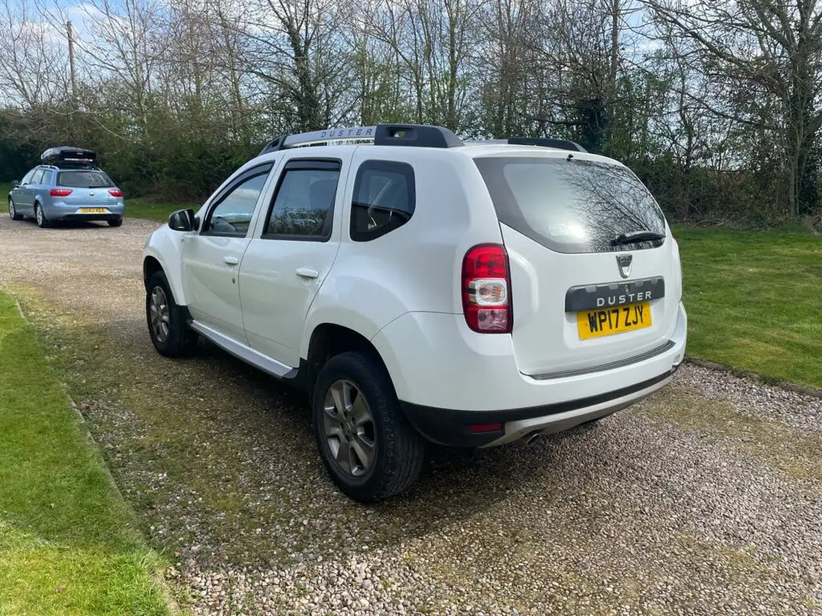 2017-dacia-duster-15dci-laureate-110bhp-ss-station-wagon-5d-big-2