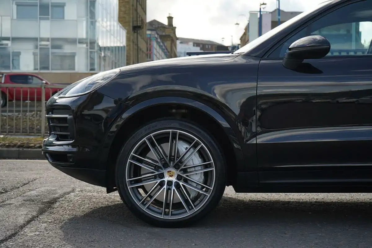 2019-porsche-cayenne-30-v6-s-big-12
