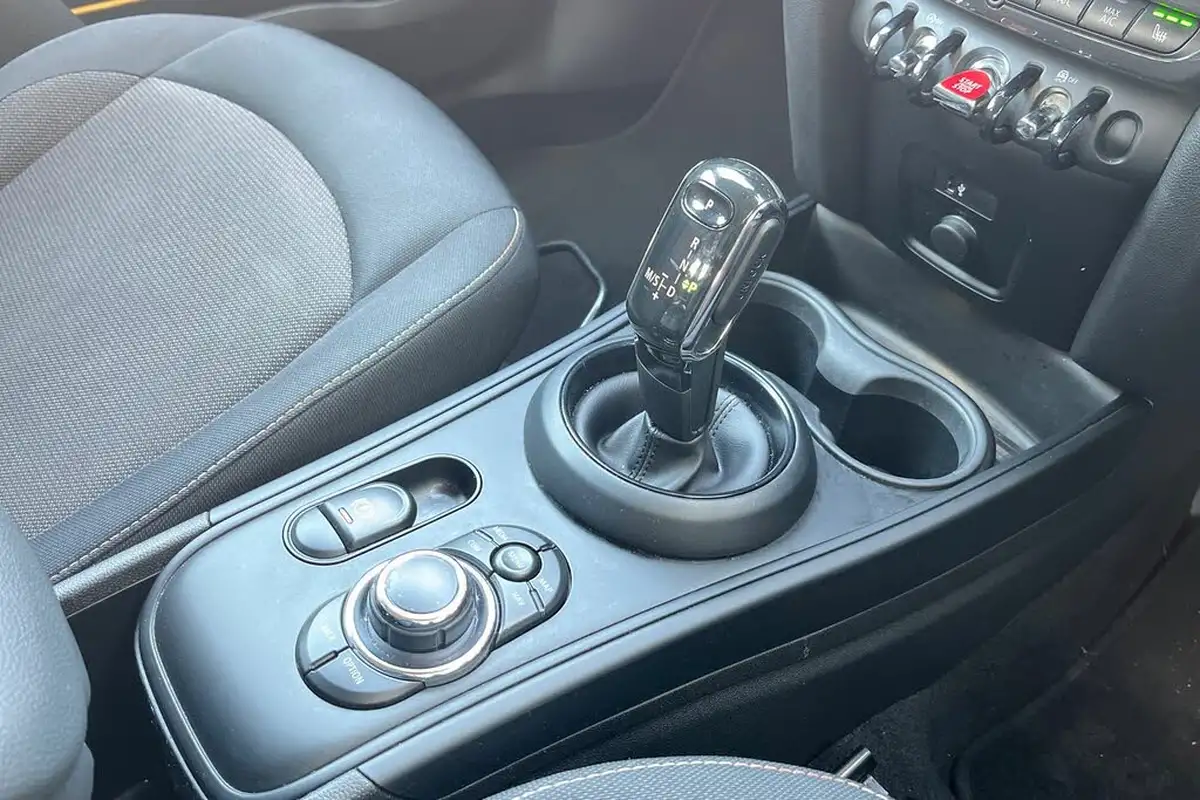 2021-mini-countryman-15-cooper-classic-auto-big-32