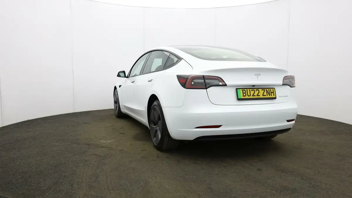 2022-tesla-model-3-e-long-range-big-24
