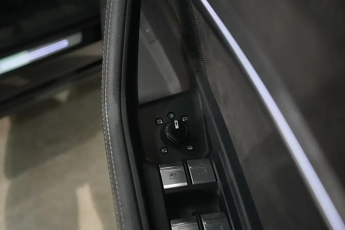 2020-audi-e-tron-50e-s-line-station-wagon-big-37