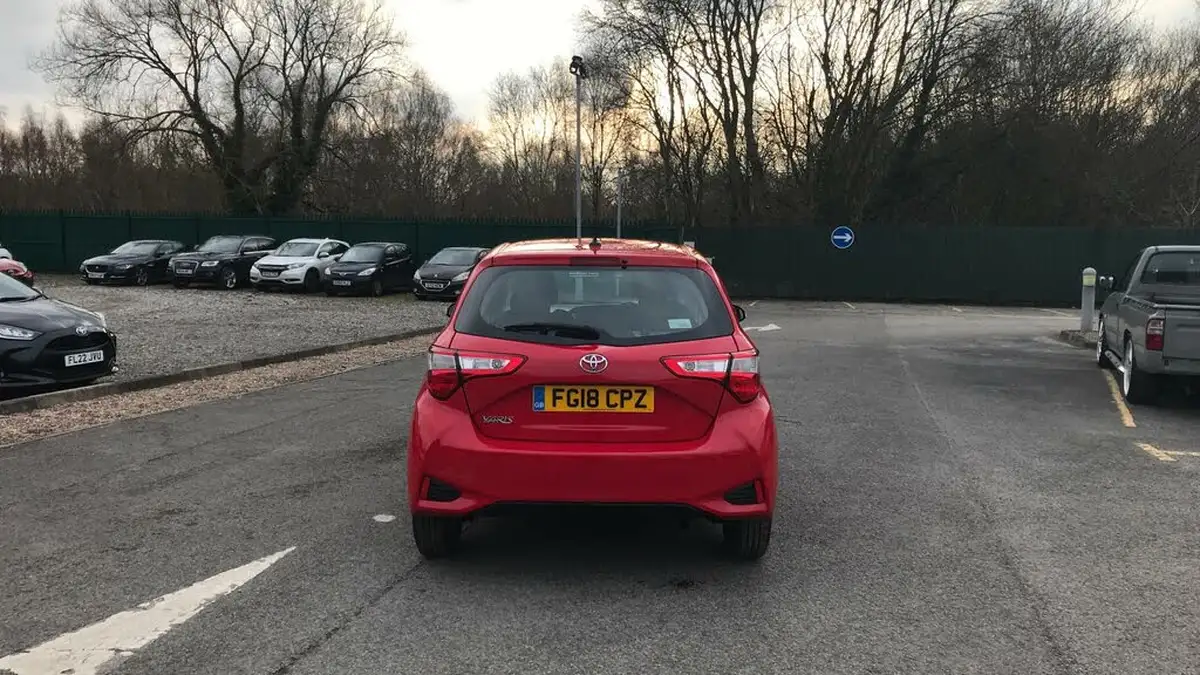 2018-toyota-yaris-15-vvt-i-icon-navi-big-18